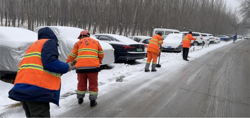 鸿运国际园林：全力清雪除冰 包管市民出行清静